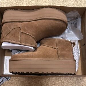 UGG Classic Ultra Mini Platform Boots - Chestnut
